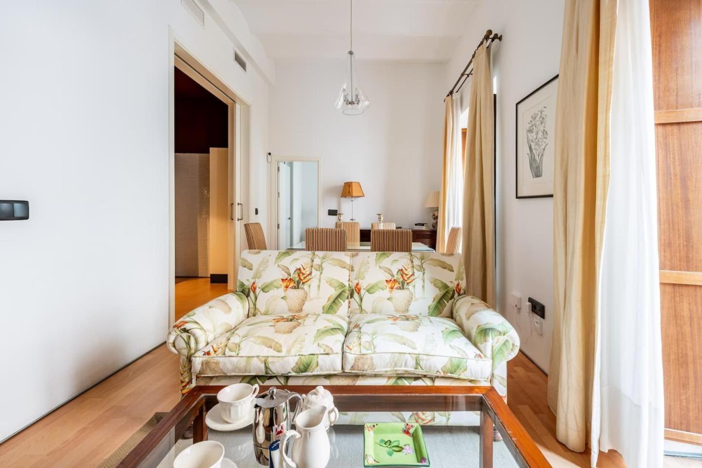 Komodo Sierpes: Bright & Classy Central Apartment Севилья Экстерьер фото
