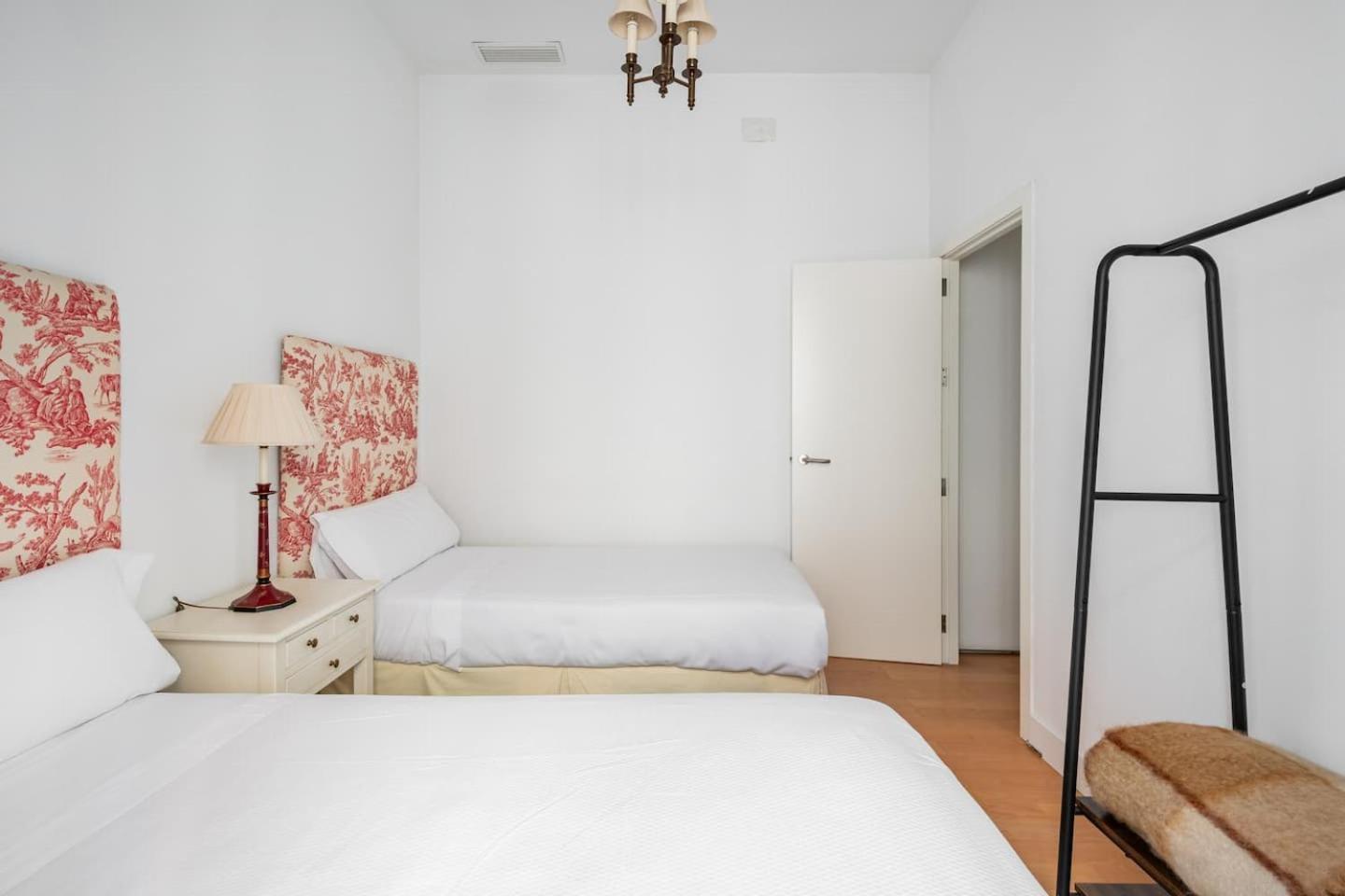 Komodo Sierpes: Bright & Classy Central Apartment Севилья Экстерьер фото